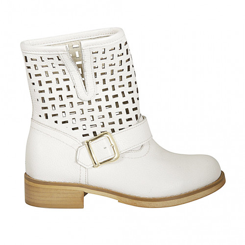 Woman's ankle boot with buckle in...