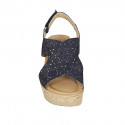 Sandale pour femmes avec fermeture velcro en daim perforé bleu talon compensé 7 - Pointures disponibles:  44, 45