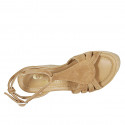 Sandale avec courroie pour femmes en daim beige talon compensé 9 - Pointures disponibles:  42