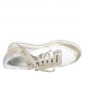 Zapato con cordones y cremalleras para mujer en piel blanca y platino y gamuza beis y azul claro cuña 5 - Tallas disponibles:  42