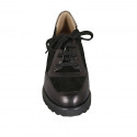 Zapato deportivo con cordones y plantilla extraible para mujer en gamuza negra y piel laminada negra y oro cuña 4 - Tallas disponibles:  44