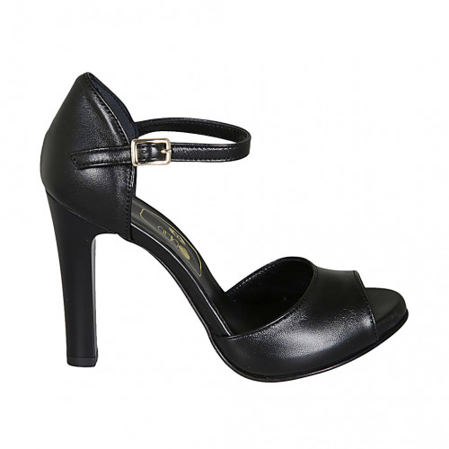 Woman's open shoe in black leather...
