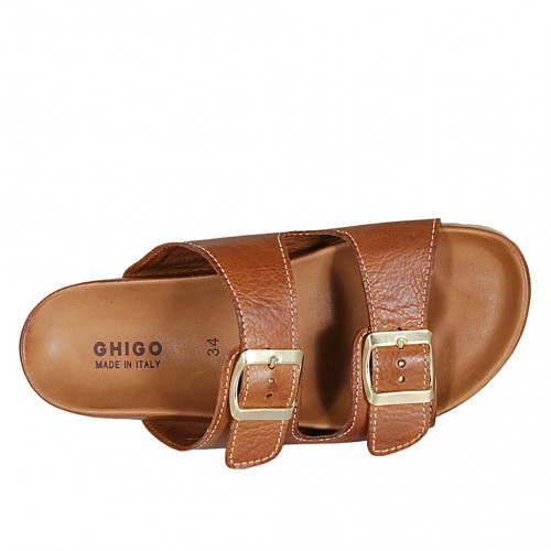 Mule para mujer en piel brun claro con hebillas cuña 2