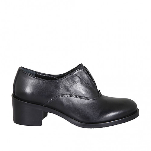 Woman's highfronted shoe with elastic band in black leather heel 5 - Available sizes:  32, 33, 43
