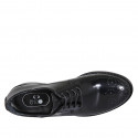 Scarpa stringata da donna modello derby in pelle abrasivata nera con lavorazione Brogue tacco 3 - Misure disponibili: 44