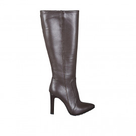 Woman's pointy boot with...